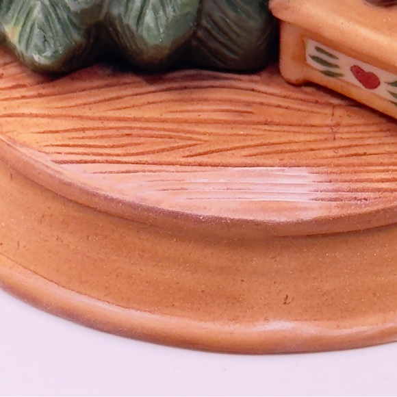 Avon Christmas Memories Series 1982 Porcelain Figurine Second Edition NIB - Picture 9 of 13